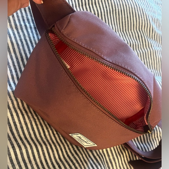 Herschel Hip Pack 2L- new without tags- dusty rose - Picture 3 of 4